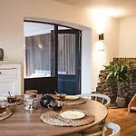 Semesterbostad Twin Pines *